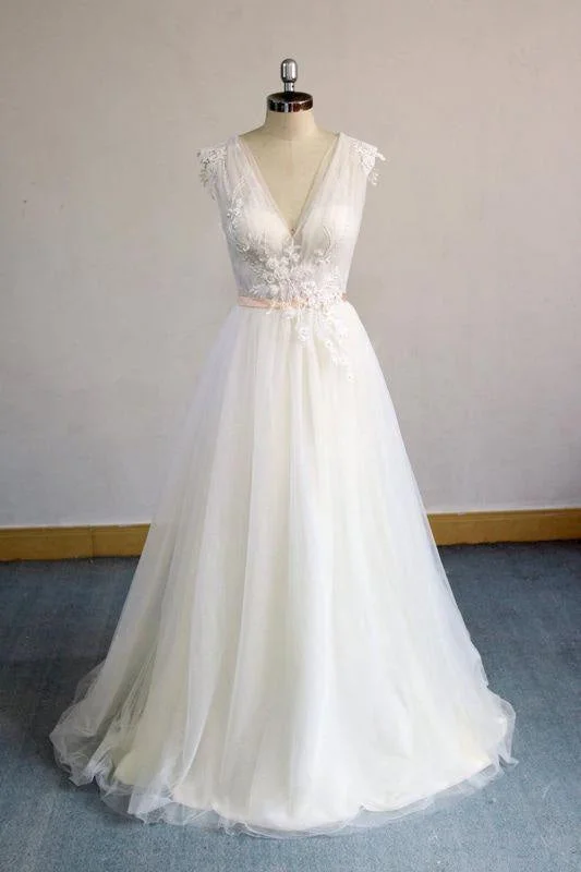 Bridelily Awesome Appliques V-neck Tulle Wedding Dress